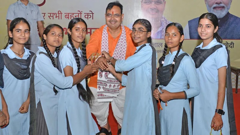 Rajasthan News: सीएम भजनलाल शर्मा ने मनाया रक्षाबंधन, स्कूली छात्राओं और महिलाओं ने मुख्यमंत्री को बांधा रक्षासूत्र