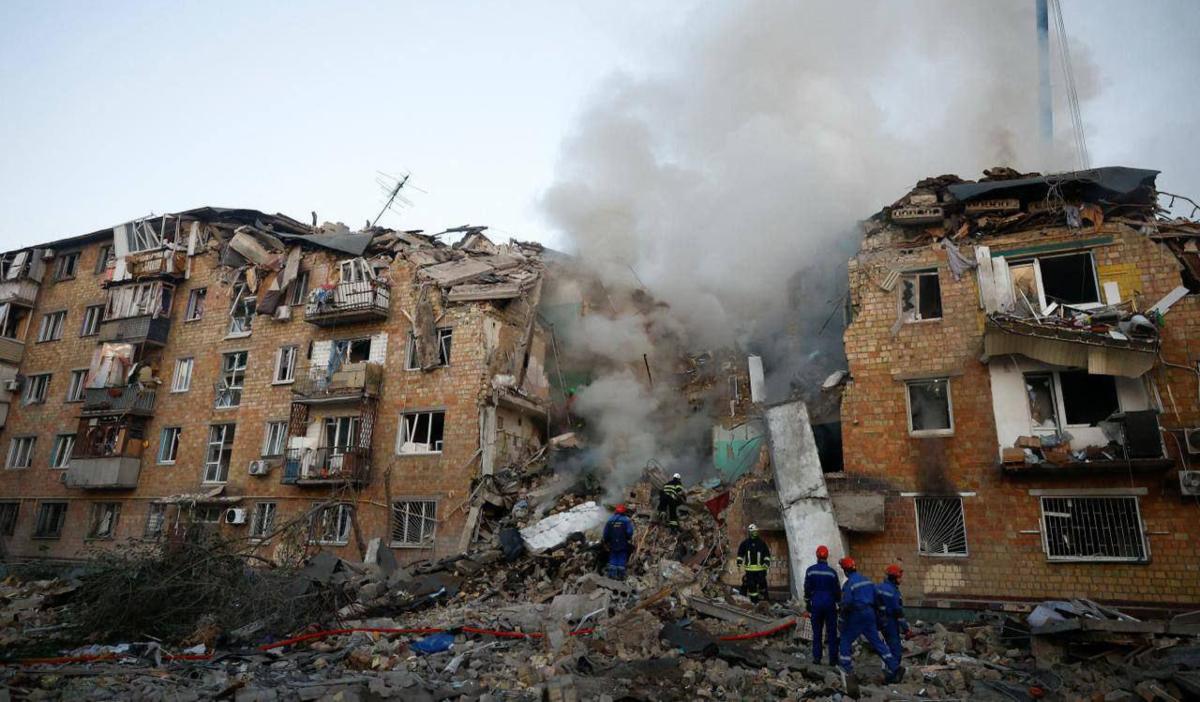 Russia Attack On Kyiv: रूस ने कीव पर 629 मिसाइलों से अटैक किया, तीन बच्चों समेत 14 से ज्यादा की मौत, EU की इमारत को भी नुकसान, देखें वीडियो