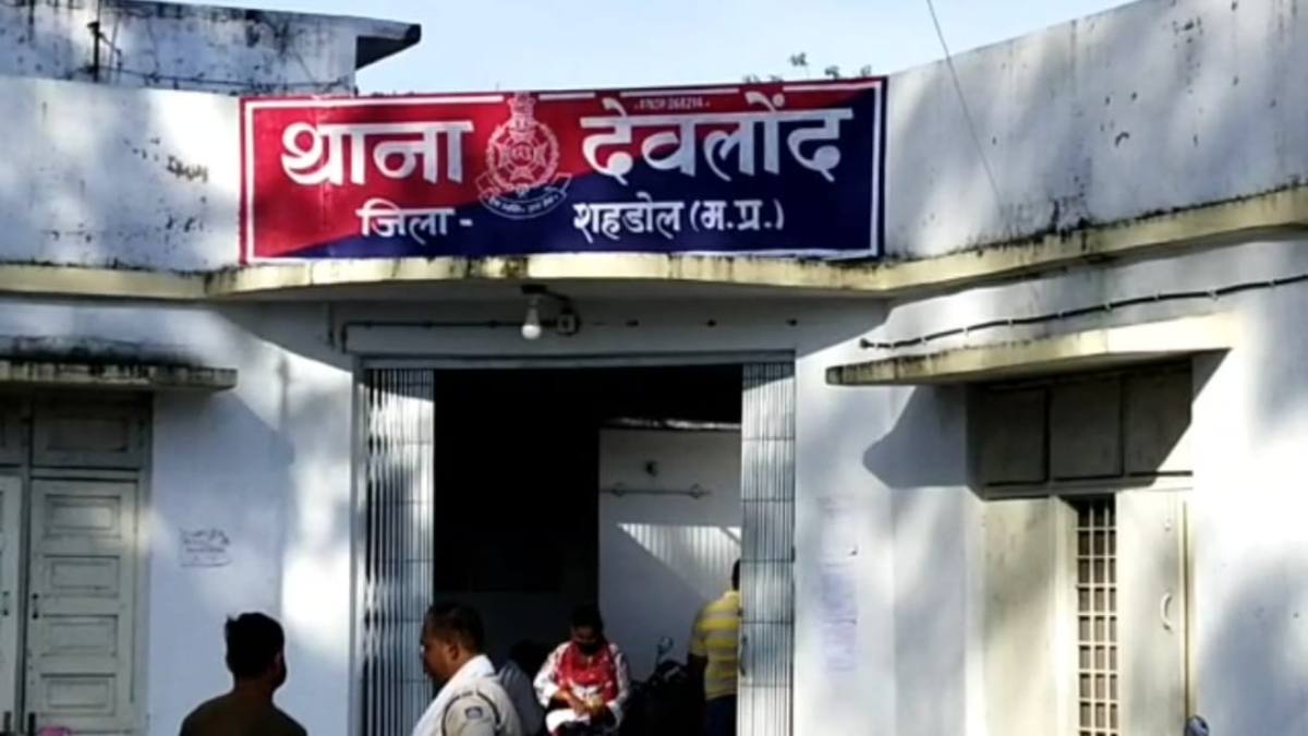 तीज उत्सव पर विवाद: खैर माता मंदिर में भोजपुरी गाने को लेकर विधायक के रिश्तेदार और युवक भिड़े, पुलिस ने संभाला मोर्चा 