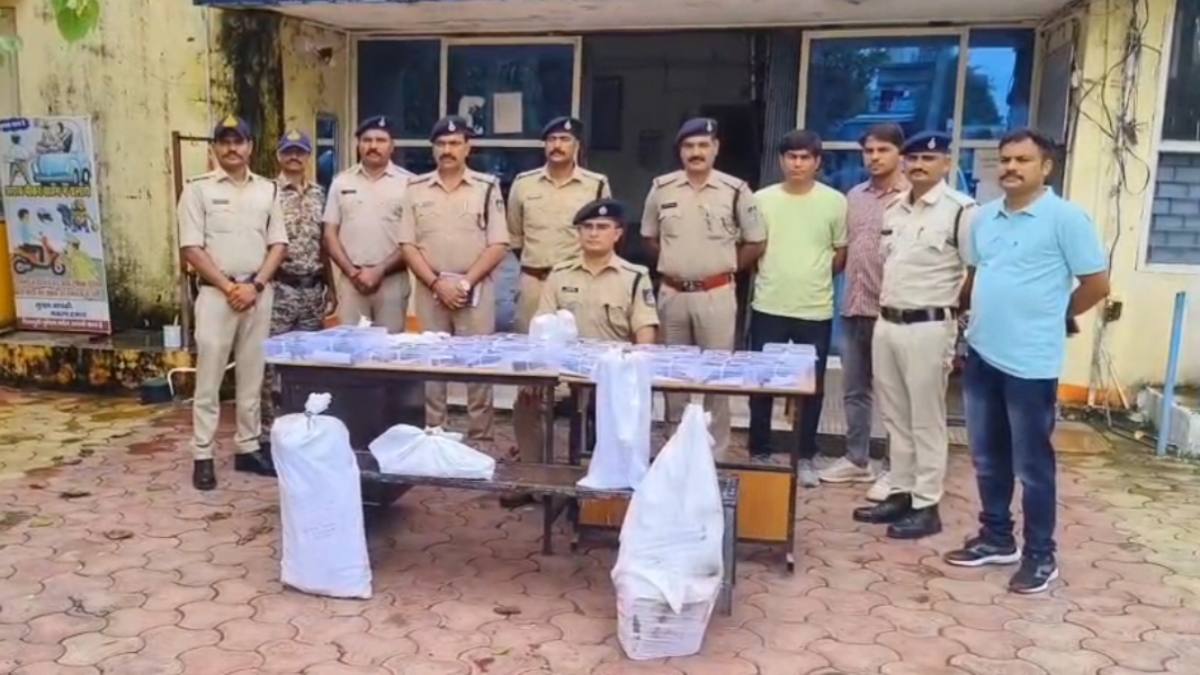 अवैध हथियार फैक्ट्री का भंडाफोड़: मौके से 10 देसी 315 बोर के कट्टे और 3 जिंदा कारतूस बरामद, एक गिरफ्तार, एक फरार