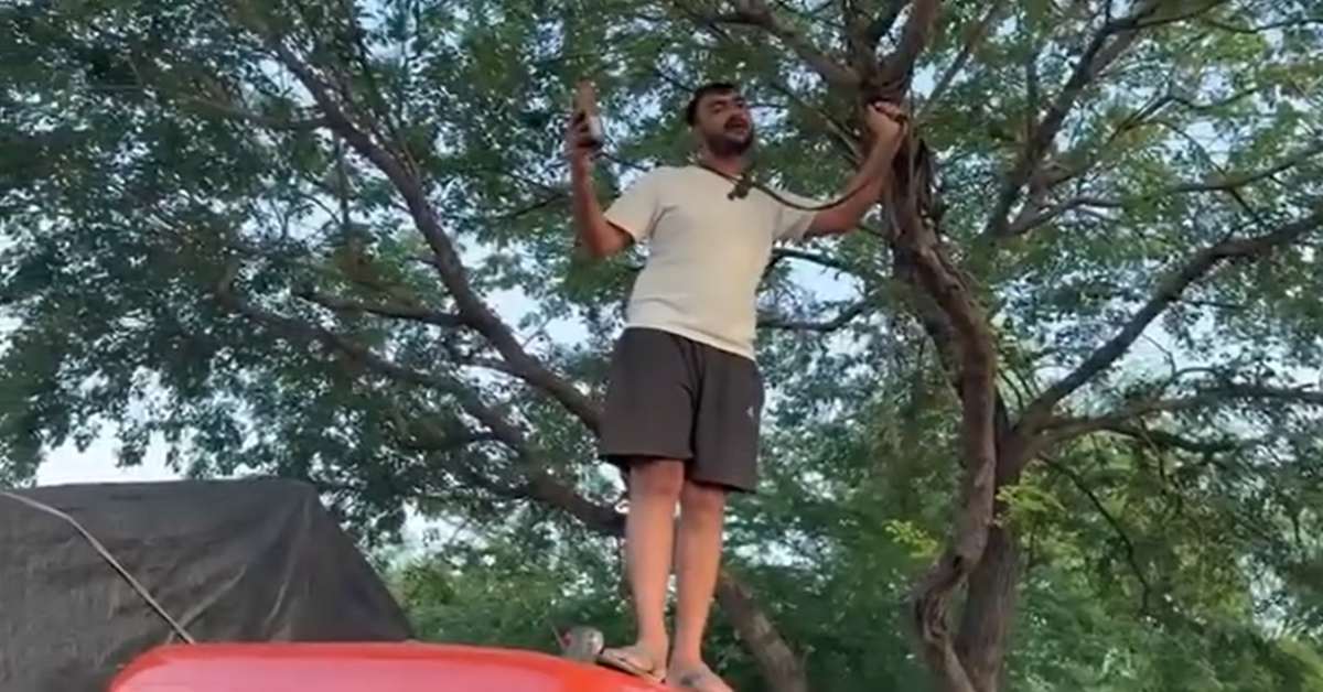 चेकिंग प्वाइंट पर अवैध वसूली! ट्रक की छत पर चढ़ा ड्राइवर, गले में लगाया फंदा, खुद वीडियो बनाकर किया वायरल