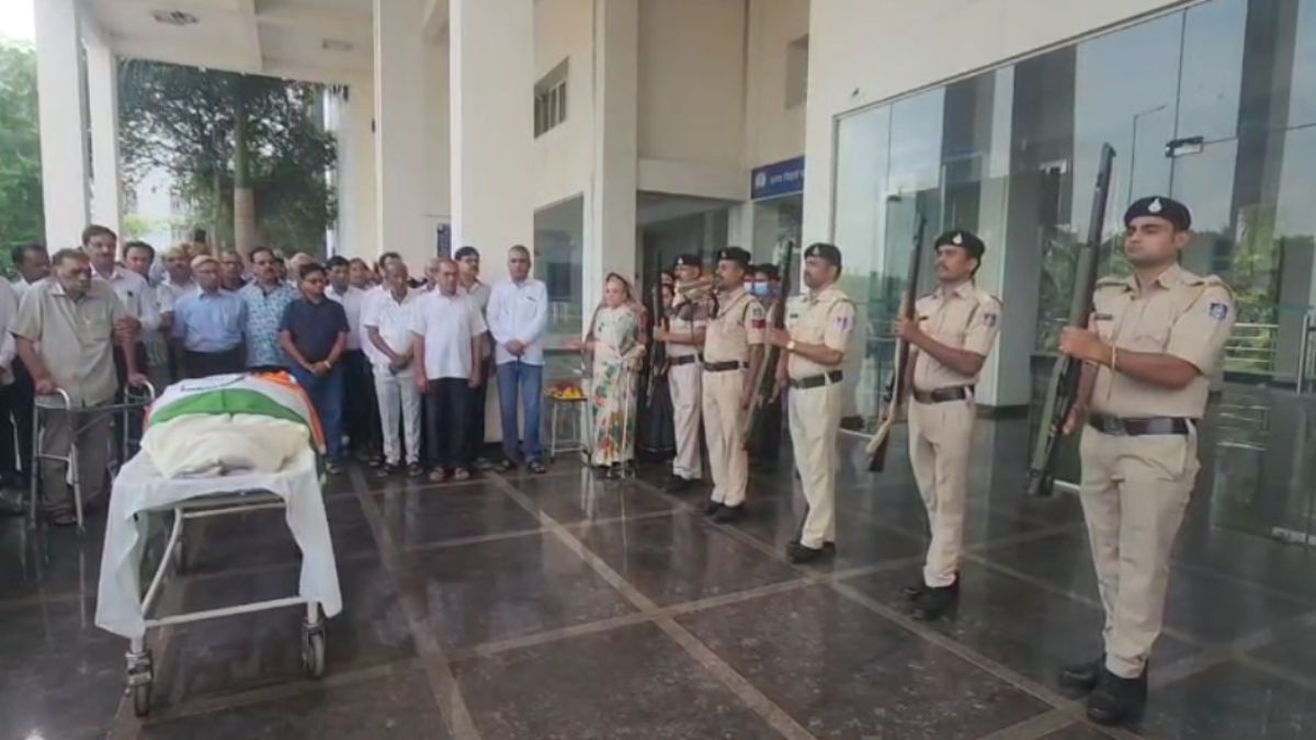 विदिशा के अरविंद जैन की प्रेरणादायक मिसाल, देहदान कर पूरा किया संकल्प, गार्ड ऑफ ऑनर से हुई अंतिम विदाई  