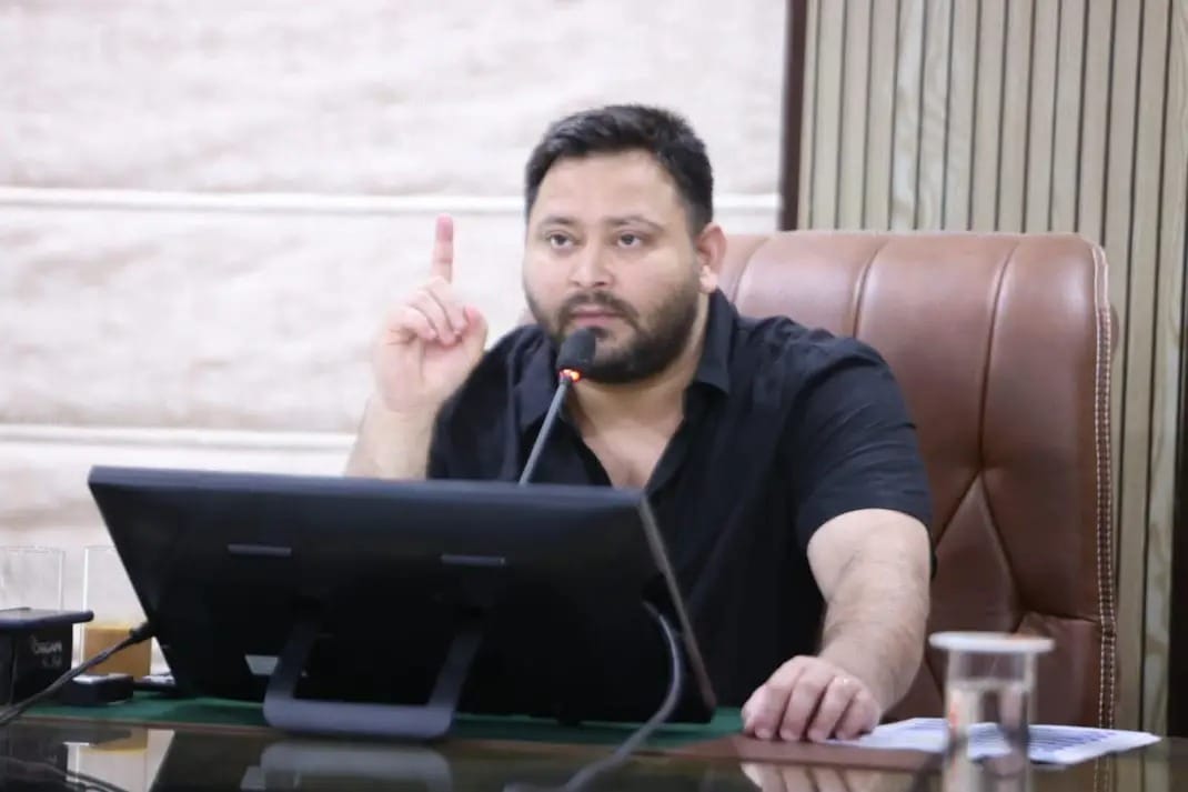तेजस्वी यादव का बड़ा बयान, वोटर लिस्ट में अनियमितताओं को लेकर किया चुनाव आयोग से कई सवाल
