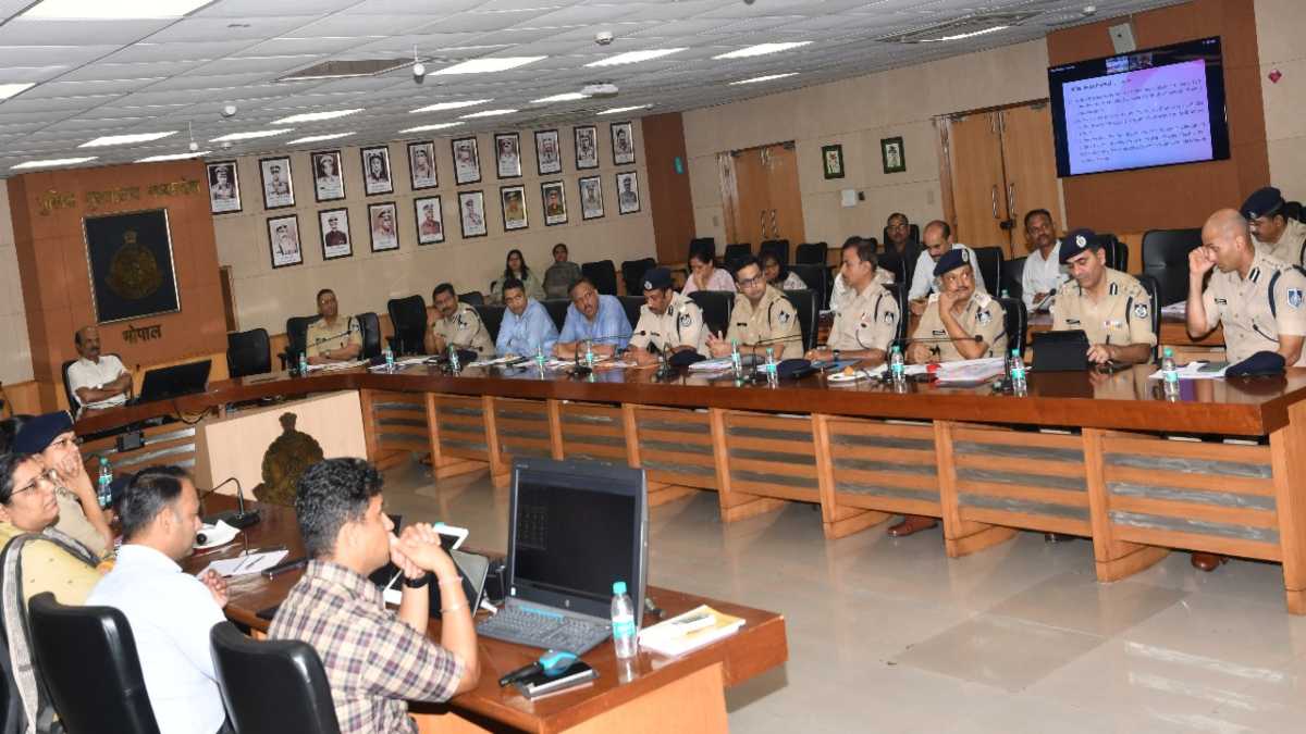 लव जिहाद मामले में पुलिस सख्तः डीजीपी ने धार्मिक आधार पर बालिकाओं के शोषण रोकने दिए ये निर्देश