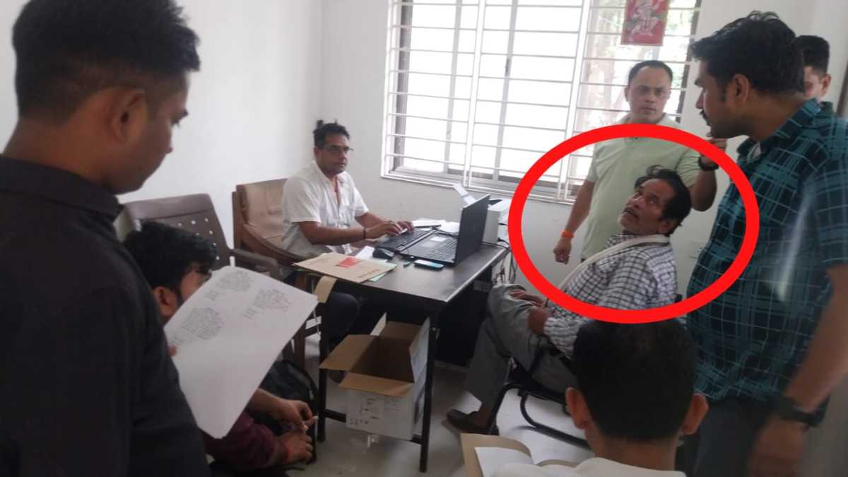 रिश्वतखोरी पर शिकंजाः लाइनमैन को 5 हजार घूस लेते लोकायुक्त ने किया गिरफ्तार, कार्रवाई जारी