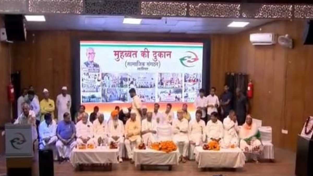 कांग्रेस ने ग्वालियर में खोली मोहब्बत की दुकानः दिग्विजय बोले-दुकान में कोई सामान नहीं, आपसी भाईचारा और समस्या का समाधान मिलेगा, बीजेपी ने उठाए सवाल