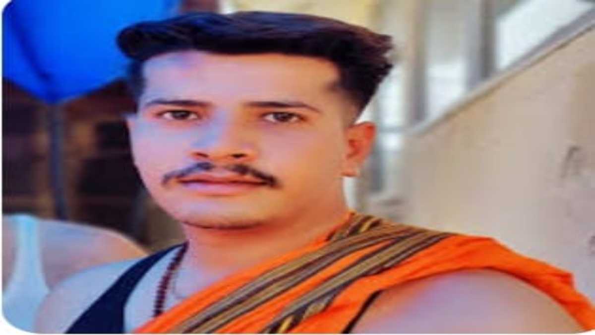 पंडित प्रदीप मिश्रा के भांजे की दबंगईः कोर्ट परिसर में पत्रकार से मोबाइल छीन कर फोटो- वीडियो किए डिलीट