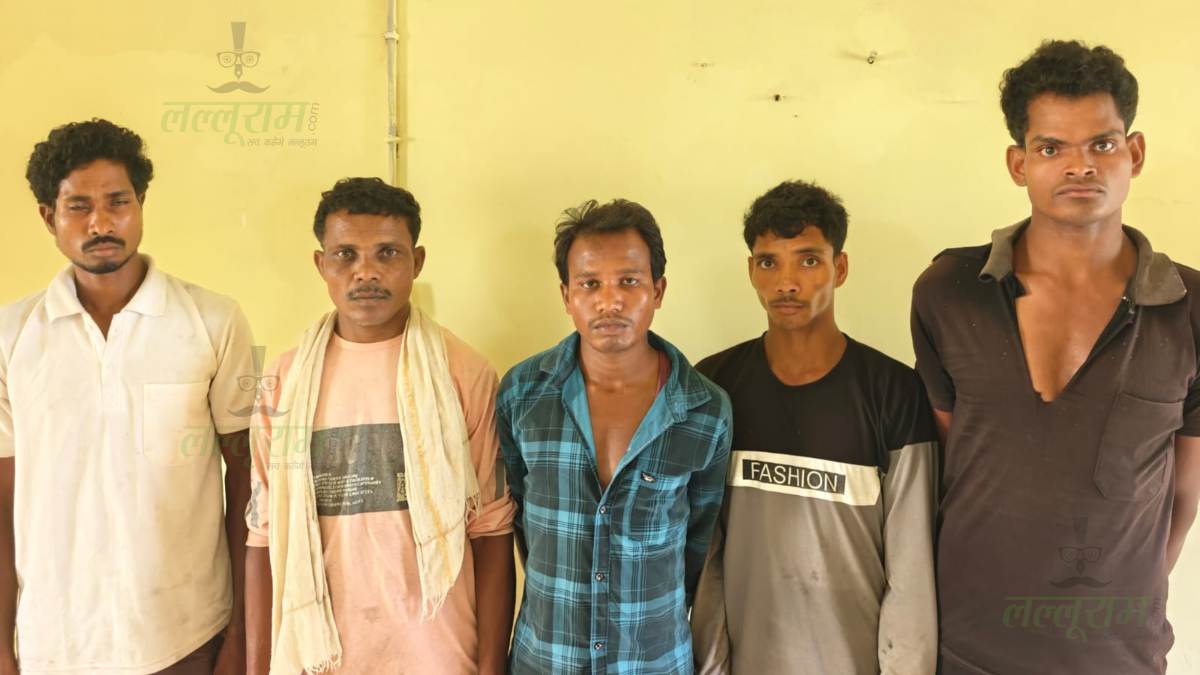 नक्सल विरोधी अभियान में सुरक्षा बलों को मिली बड़ी सफलता: 6 लाख के 4 इनामी समेत 5 नक्सलियों को किया गिरफ्तार, विस्फोटक बरामद