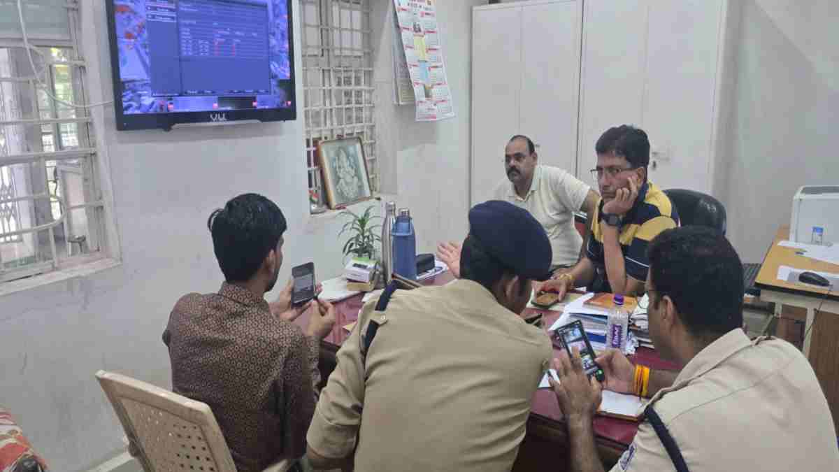 मेन पोस्ट ऑफिस में लाखों की चोरीः वारदात सीसीटीवी कैमरे में कैद, चोरों को पकड़ने पुलिस की 4 टीम गठित