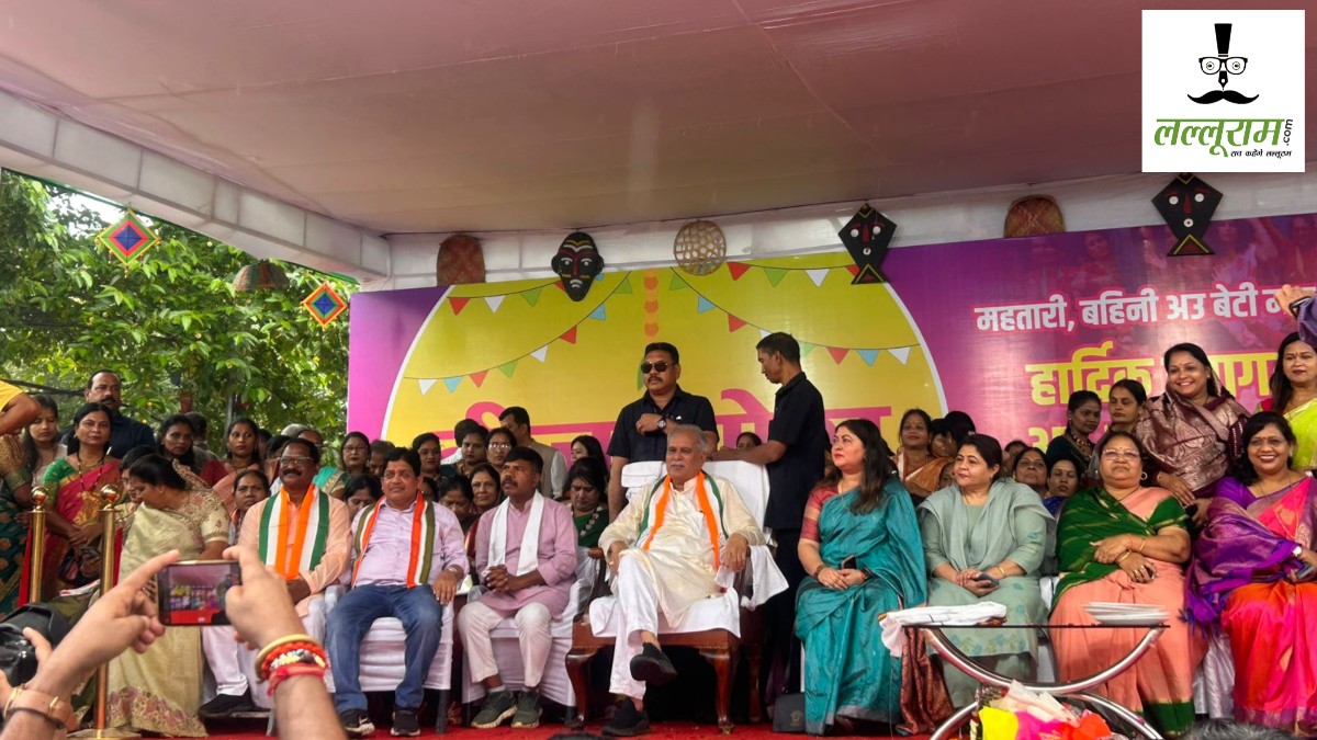 तीजा-पोरा पर्व और भूपेश बघेल के जन्मदिन पर शक्ति प्रदर्शन : प्रदेशभर से बधाई देने पहुंचे दिग्गज नेता, बरसते पानी में कार्यकर्ताओं ने किया डांस