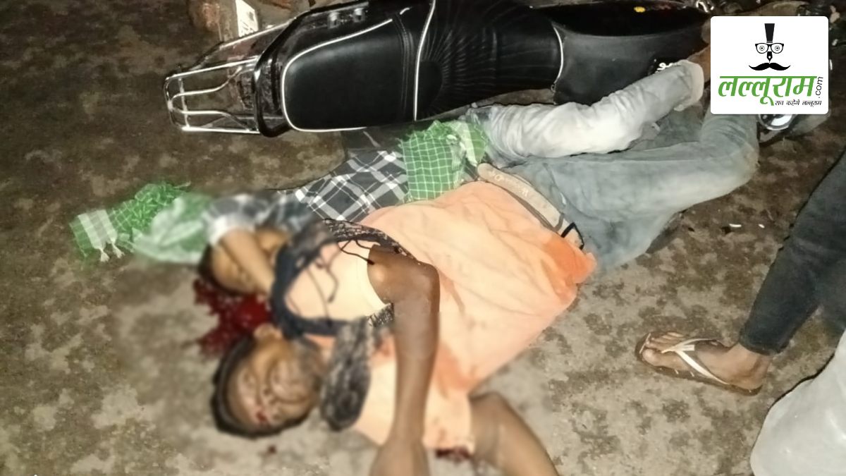 सड़क किनारे खड़े ट्रक से टकराई तेज़ रफ्तार बाइक: 2 दोस्तों की मौके पर मौत, हादसे के बाद ग्रामीणों में आक्रोश