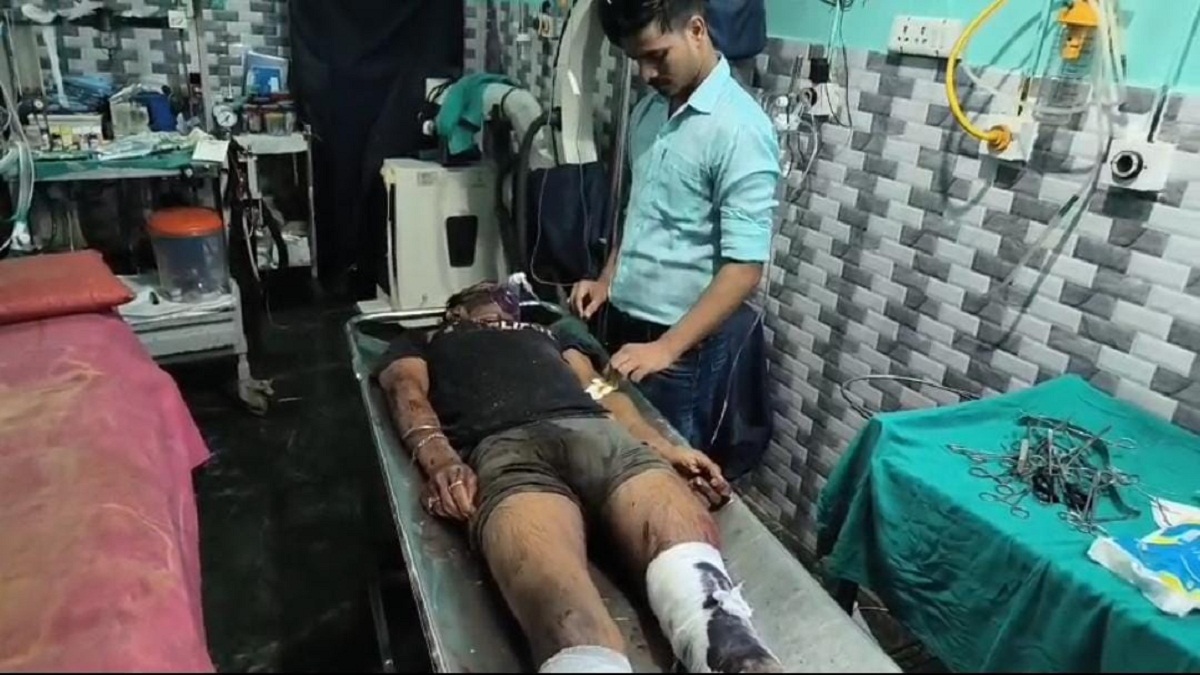 सासाराम में बड़ी सड़क दुर्घटना, बस और ट्रक की टक्कर में एक की मौत, 15 लोग घायल