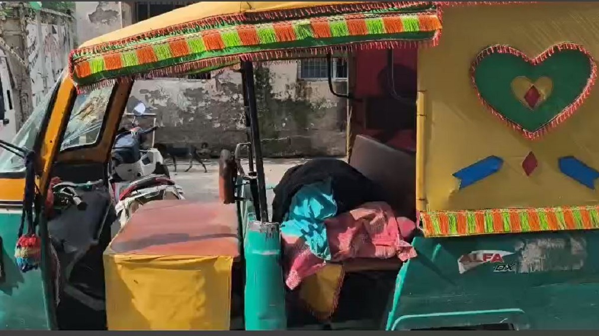 चार मासूम बच्चों को रोता-बिलखता छोड़ दुनिया से विदा हो गई मां, आत्महत्या की जांच जारी