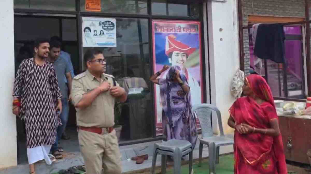 बागेश्वर धाम में पुलिस की रेड: SDOP ने दी पहली और आखिरी चेतावनी, कहा- अवैध गतिविधि करते हुए मिले तो…