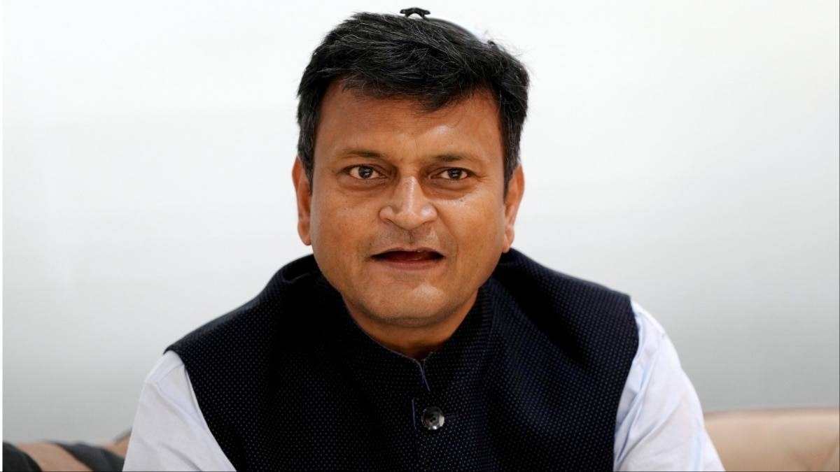 रोहतास में भाजपा प्रवक्ता अजय आलोक का तीखा हमला, कहा- गांधी और लालू परिवार सिस्टम से ऊपर नहीं