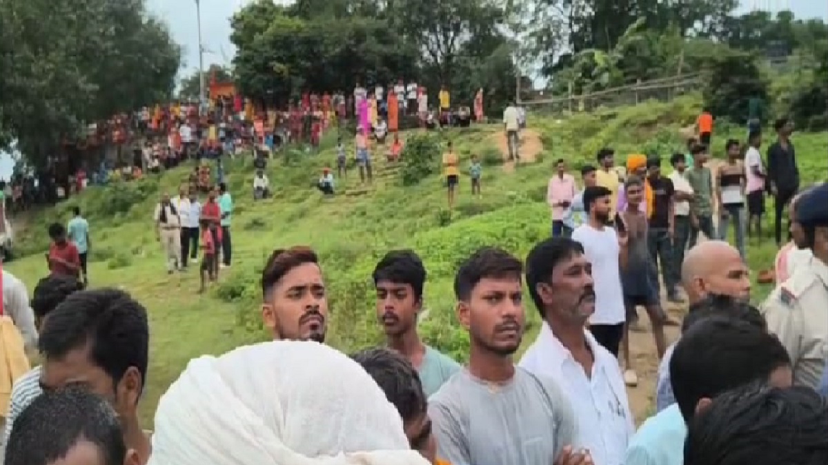 पुल पार कर रहा युवक दुर्गावती नदी में डूबा, 22 घंटे से गोताखोर लगा रहे डुबकी  