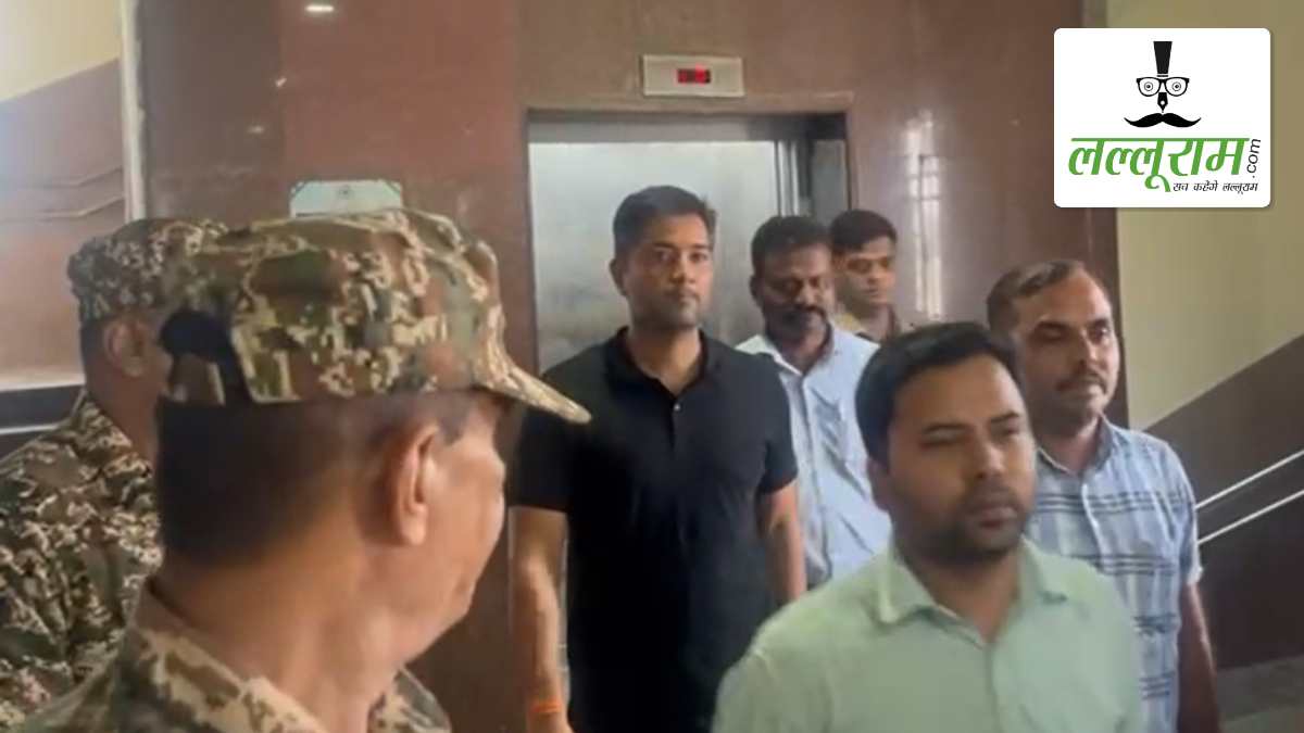 छत्तीसगढ़ शराब घोटाला मामला: चैतन्य बघेल को ED की कस्टोडियल रिमांड खत्म होने के बाद कोर्ट में किया गया पेश, 14 दिन की न्यायिक रिमांड पर भेजा गया जेल