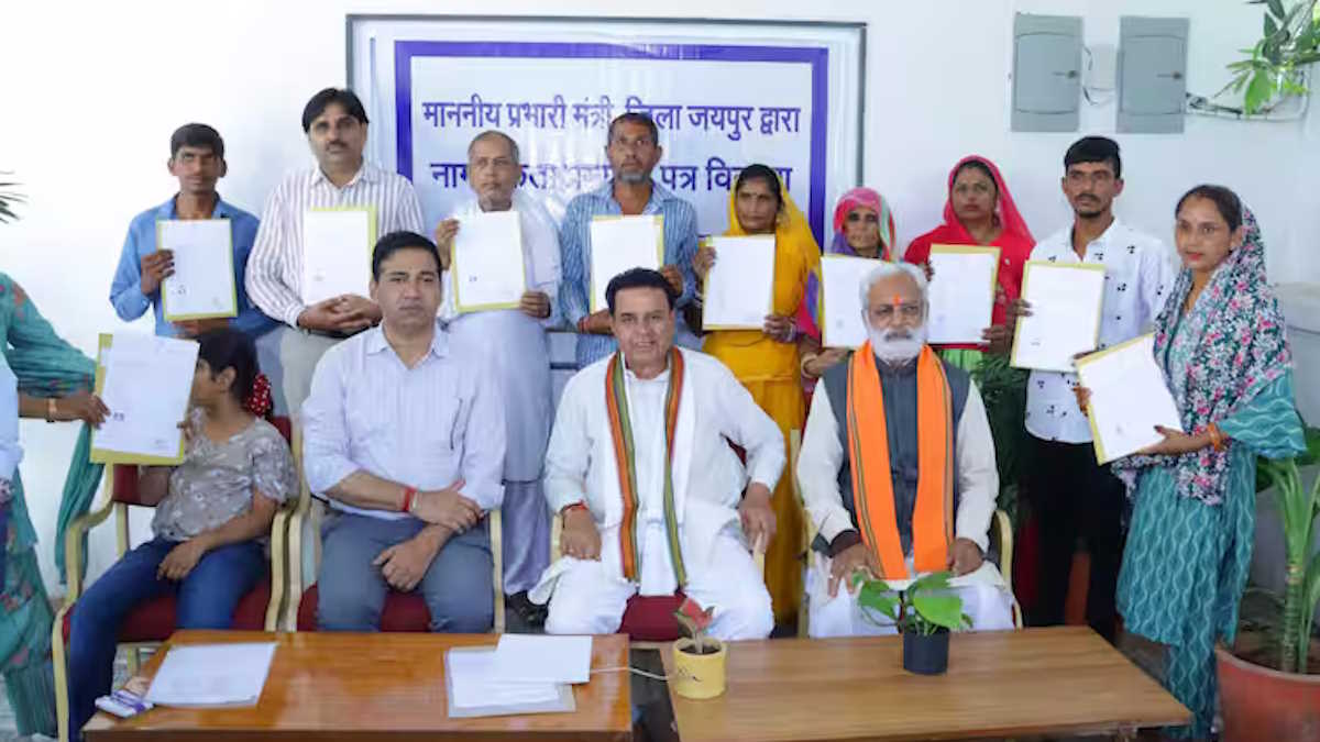 पाकिस्तानी हिंदू शरणार्थियों के आंखों से छलके आंसू, जब राजस्थान सरकार ने सौंपे भारतीय नागरिकता प्रमाण पत्र