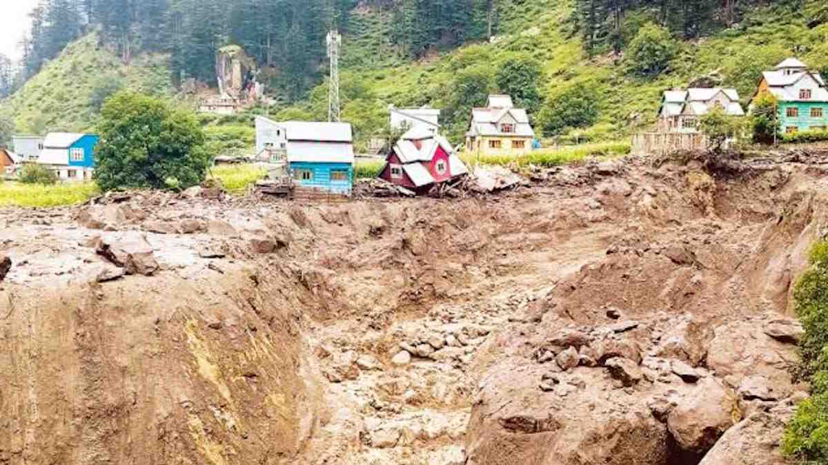 जम्मू-कश्मीर में बारिश का कहर: कठुआ में अचानक आई बाढ़ में 4 लोगों की मौत, भूस्खलन में दबा एक परिवार, बचाव कार्य जारी…