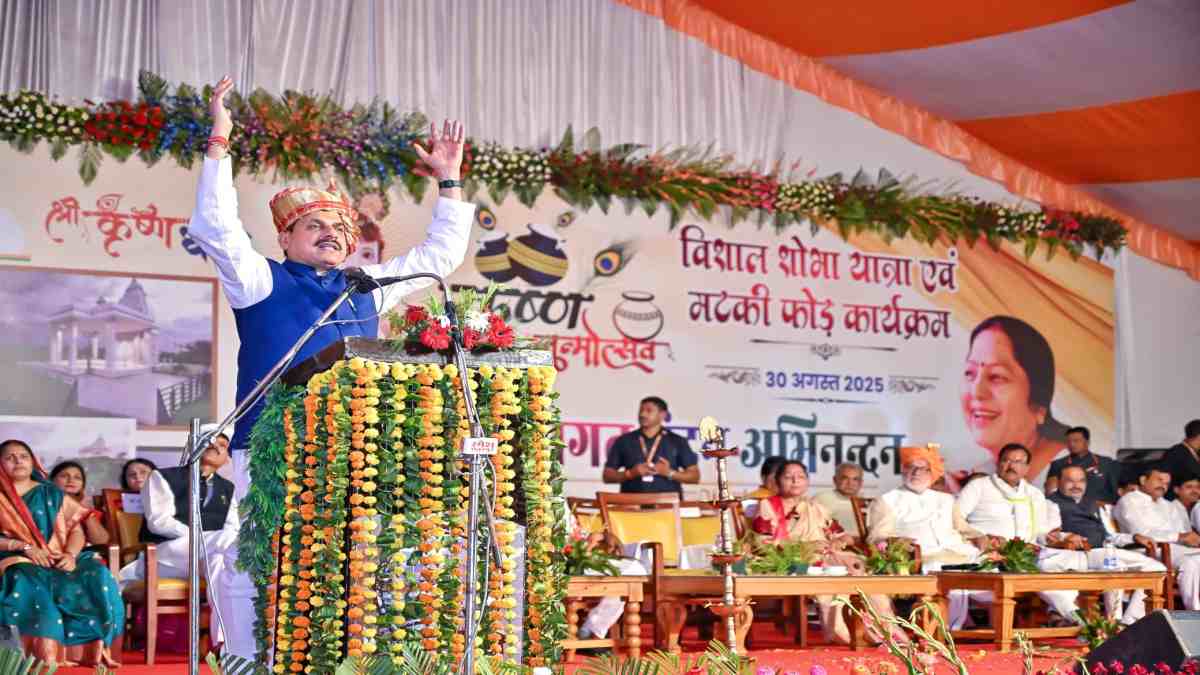‘छतरपुर में 10 करोड़ की लागत से बनेगा स्टेडियम’: CM डॉ. मोहन का ऐलान, श्रीकृष्ण जन्माष्टमी महोत्सव में फोड़ी मटकी, नदी जोड़ो अभियान को बताया उमा भारती का सपना