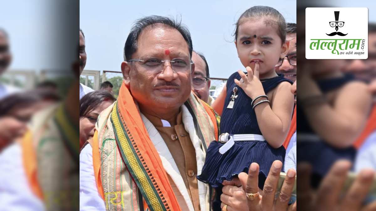 सरलता, करुणा और जनसामान्य से जुड़ाव की मिसाल बने CM साय: नन्ही सृष्टि को गोद में उठाकर किया दुलार, किसान पिता बोले- यह पल हमारे जीवन की सबसे अनमोल स्मृति, जीवन भर रहेगा याद