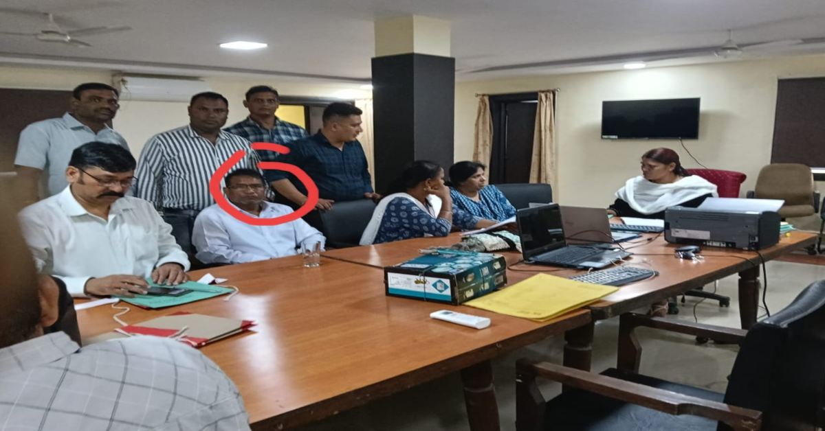 Lokayukta की बड़ी कार्रवाई: अनुसूचित जाति विकास के अधिकारी को 1 लाख की रिश्वत लेते दबोचा, जांच को दबा कर रखने के एवज में मांगी थी 5 लाख की घूस