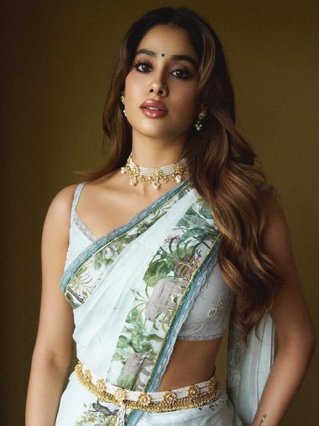 Janhvi Kapoor: जाह्नवी कपूर का ‘परम सुंदरी’ लुक, ग्लैमरस अंदाज किया फिल्म का प्रमोशन