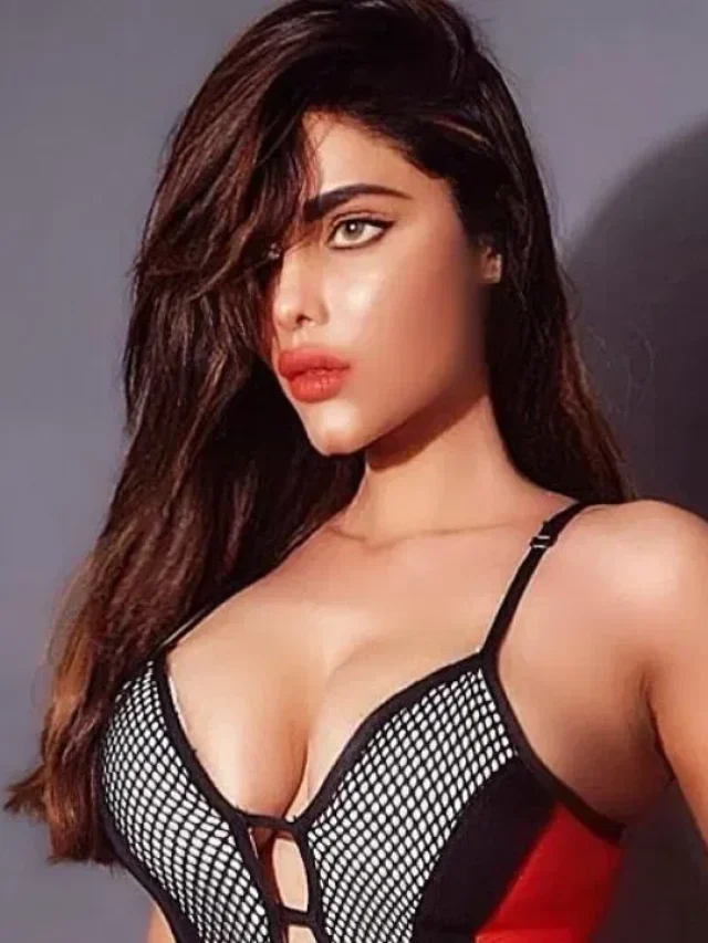 Gizele Thakral: कौन हैं Doll जैसी दिखने वाली गिजेल ठकराल? जो सलमान खान के शो में आ चुकी हैं नजर