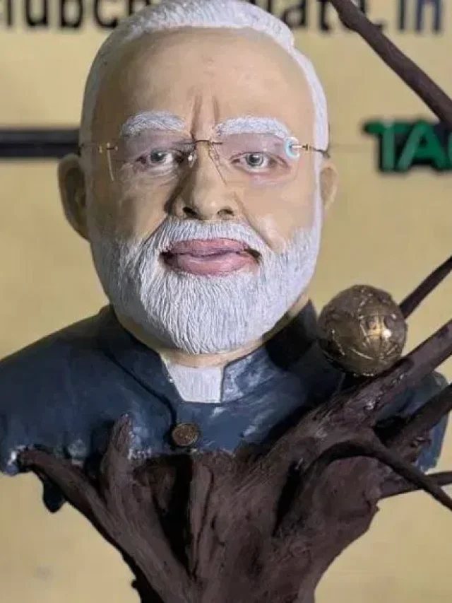 छात्रों ने चॉकलेट से बनाई पीएम मोदी की मूर्ति, जन्मदिन पर देना चाहते हैं तोहफा