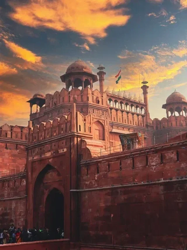 आगरा के लाल किले और दिल्ली के लाल किले में क्या है अंतर…