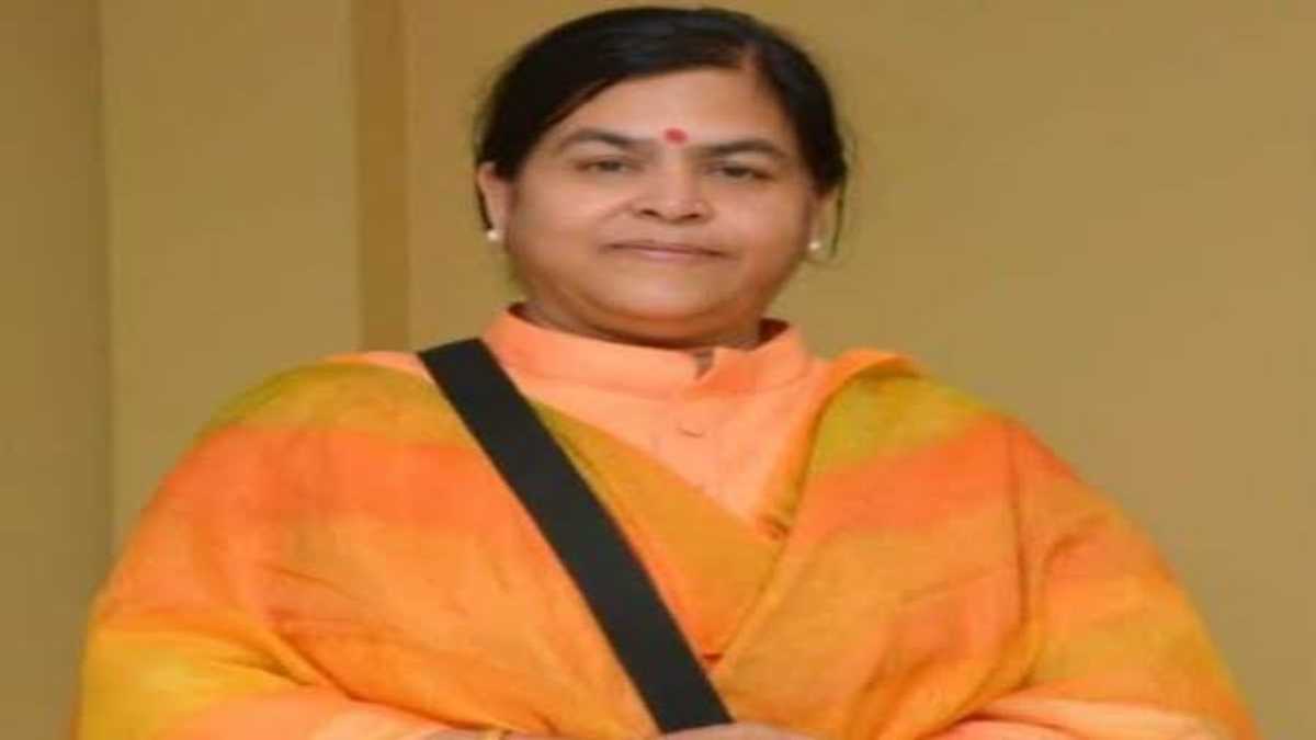 शारदीय नवरात्रि 2025ः गरबा पंडाल में फिल्मी गानों की फूहड़ता, छोटे कपड़े और टैटू पर भड़की पूर्व मंत्री उषा ठाकुर, मां-बाप को दी ये नसीहत