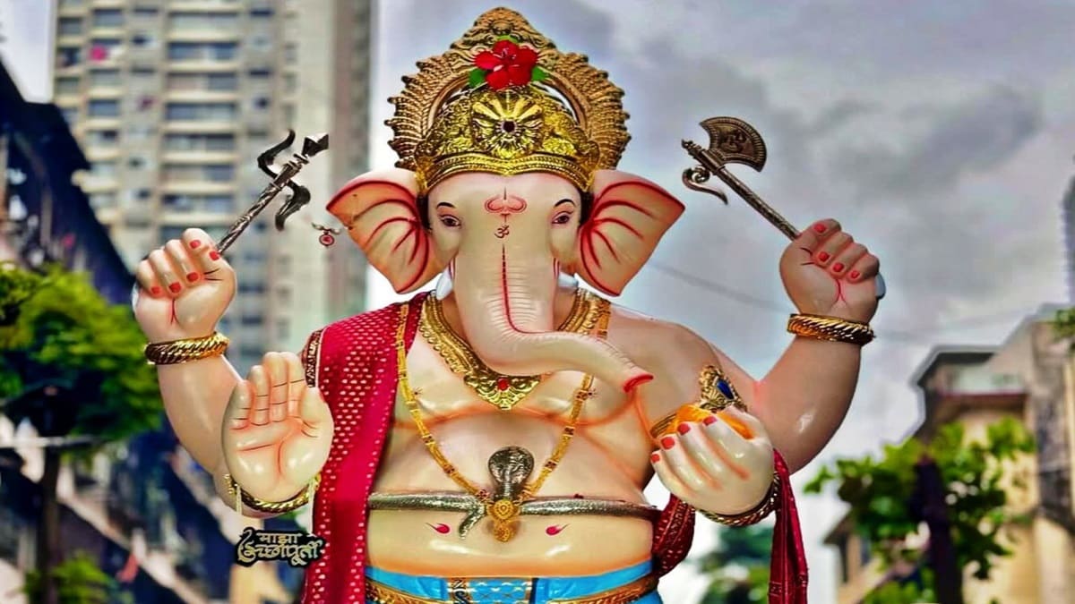 महाराष्ट्र मंडल में इस बार गणेशोत्सव ‘ऑपरेशन सिंदूर’ थीम पर, 35 लाख का हीरा जड़ित मुकुट होगा आकर्षण