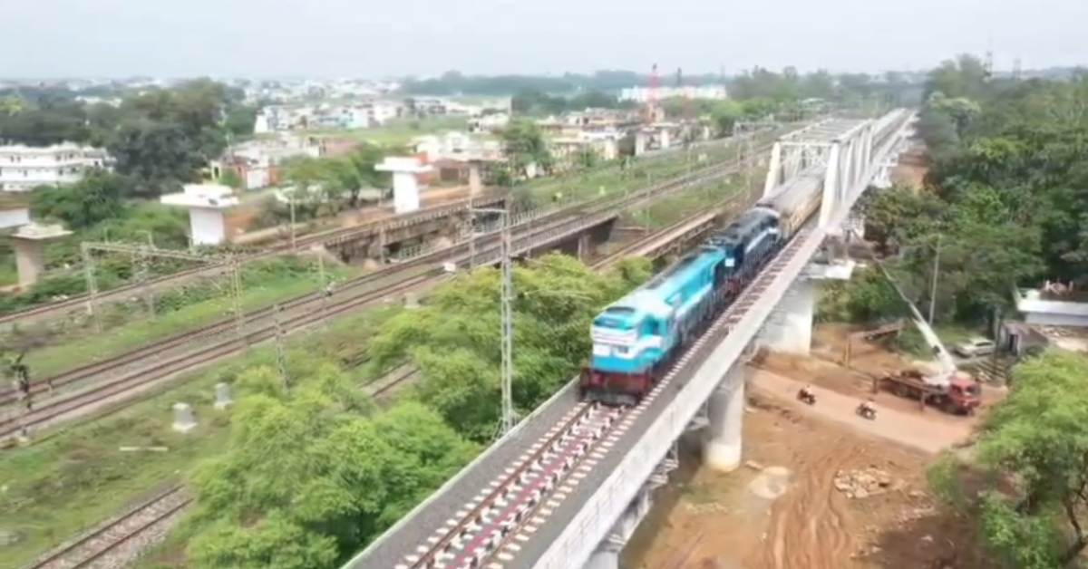 एशिया के सबसे बड़े ग्रेड सेपरेटर का ट्रायल: 130 KM प्रति घंटे की रफ्तार से दौड़ी गाड़ी, ट्रेनों की लेटलतीफी और दूरी कम करने को लेकर बनाया गया है यह रेलवे ब्रिज