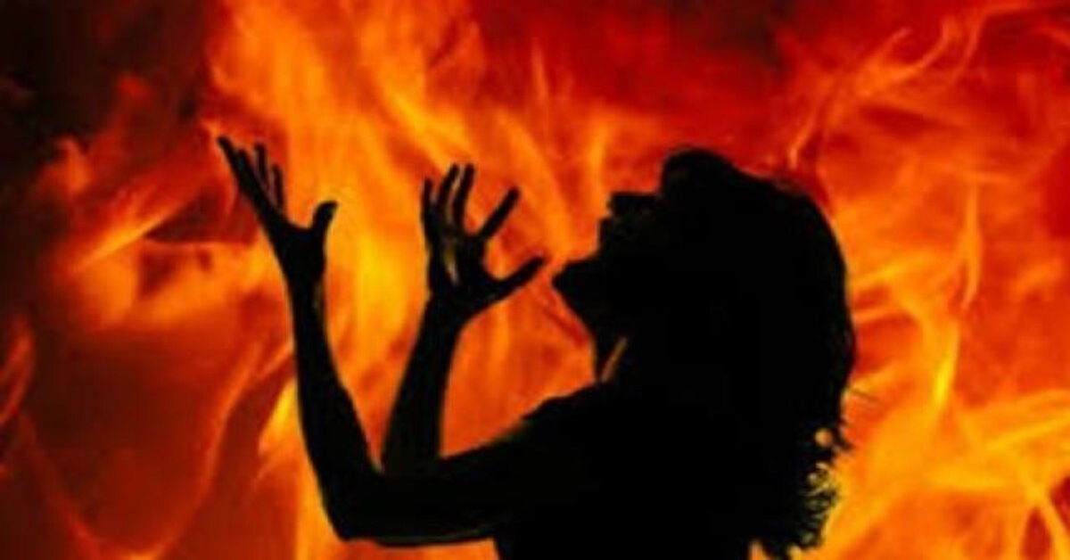 खाकी पहनने वाले का खौफनाक चेहरा : सिपाही ने पत्नी को जिंदा जलाया, सास-ससुर और देवर समेत सलाखों के पीछे पहुंचा आरोपी