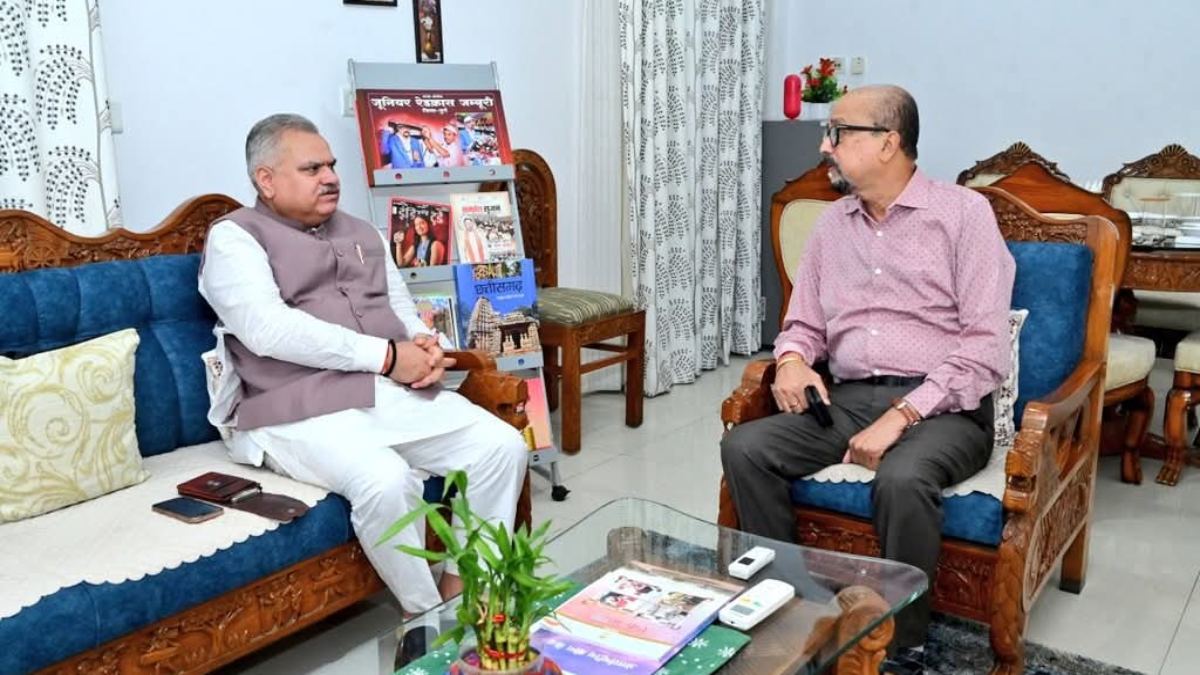 साय कैबिनेट विस्तार की चर्चाओं के बीच BJP क्षेत्रीय संगठन महामंत्री अजय जामवाल ने की राज्यपाल से मुलाकात