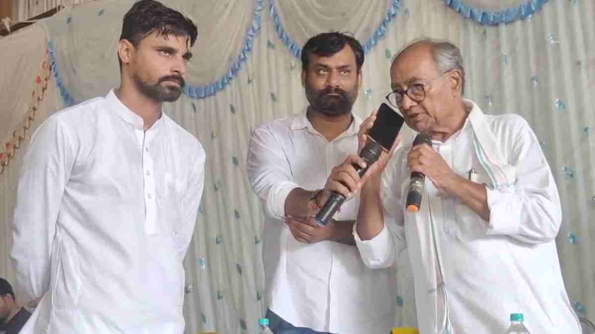 पूर्व सीएम दिग्विजय पहुंचे कन्नौद: DFO से फोन पर की चर्चा, आश्वासन के बाद आदिवासी समाज में राहत, जीतू के शराबी वाले बयान पर बचते नजर आए