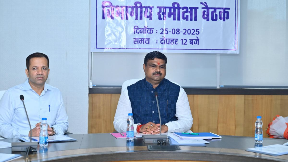 शिक्षा मंत्री गजेन्द्र यादव ने कार्यभार संभालते ही अधिकारियों की ली समीक्षा बैठक, शिक्षा गुणवत्ता में सुधार के लिए रणनीति पर की विशेष चर्चा