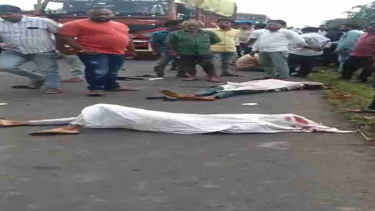 MP सड़क हादसे में 2 मौत, 3 घायलः ओंकारेश्वर सनावद पुनासा रोड पर 2 बाइकों की सीधी भिड़ंत, 1 गंभीर घायल इंदौर रेफर
