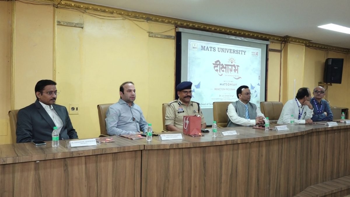 मैट्स यूनिवर्सिटी में ‘दीक्षारंभ 2025’ की शुरुआत, एसएसपी ने छात्रों को साइबर फ्रॉड व नशे से बचने की दी सलाह