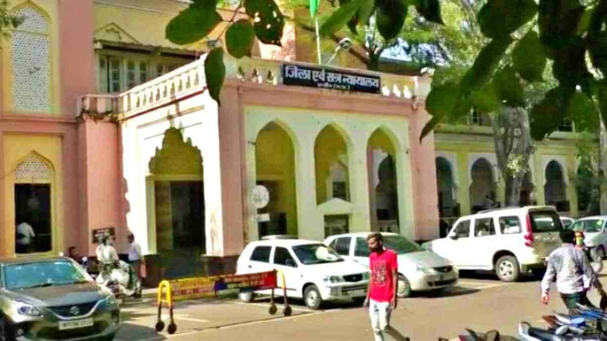 इंदौर कोर्ट का ऐतिहासिक फैसलाः हत्या के प्रयास मामले में 5 वकील दोषी, 4 अधिवक्ता को 7-7 साल कठोर कैद, 90 साल के वकील को 3 साल की सजा, न्यायालय ने की सख्त टिप्पणी
