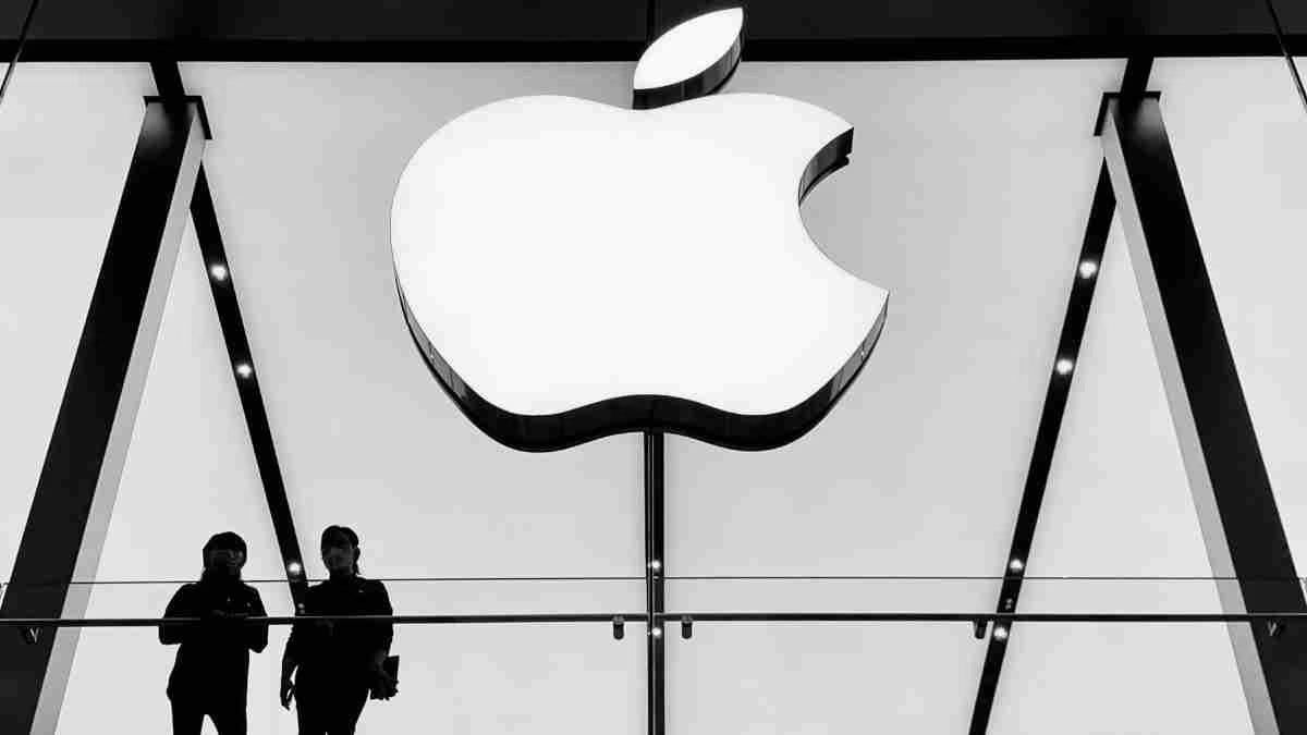 Apple ने अपने पूर्व चाइनीज कर्मचारी पर दर्ज किया केस, जानिए वजह