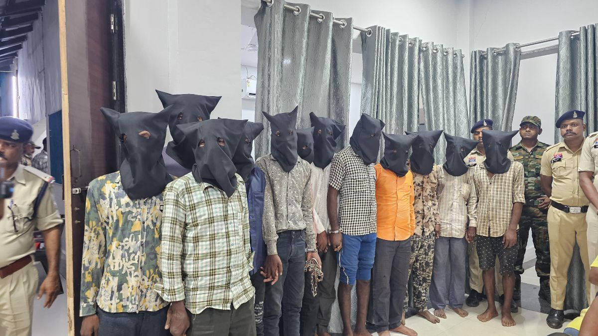 CG Crime News : 12 सदस्यीय चोर गिरोह गिरफ्तार, रात में करते थे चोरी, सुबह बेचते थे माल, 11 लाख से अधिक का सामान जब्त