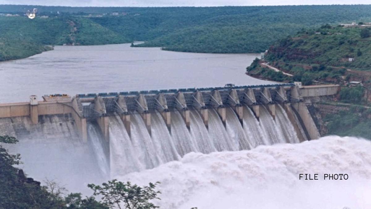 पंजाब में बारिश का कहर: भाखड़ा डैम उफान पर, नदी-नालों का बढ़ा जलस्तर