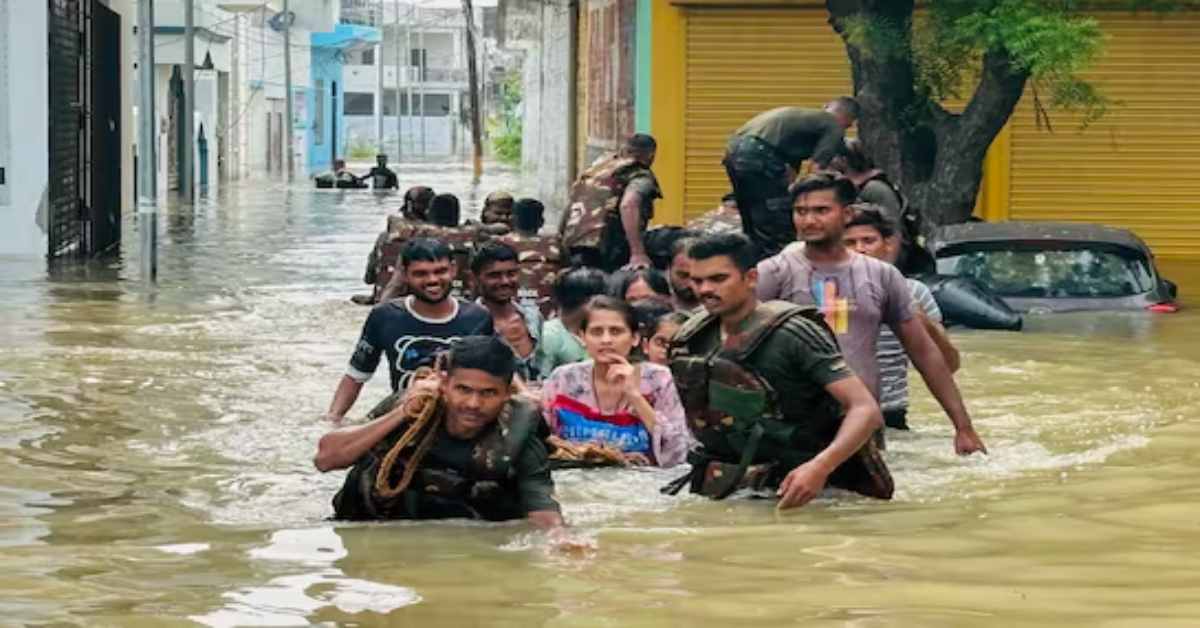बाढ़ से निपट रही ‘बाबा’ की टीम: अब तक 1,72, 255 लोगों को पहुंचाई गई मदद, 21 जिलों में इतनी टीमें हैं तैनात…