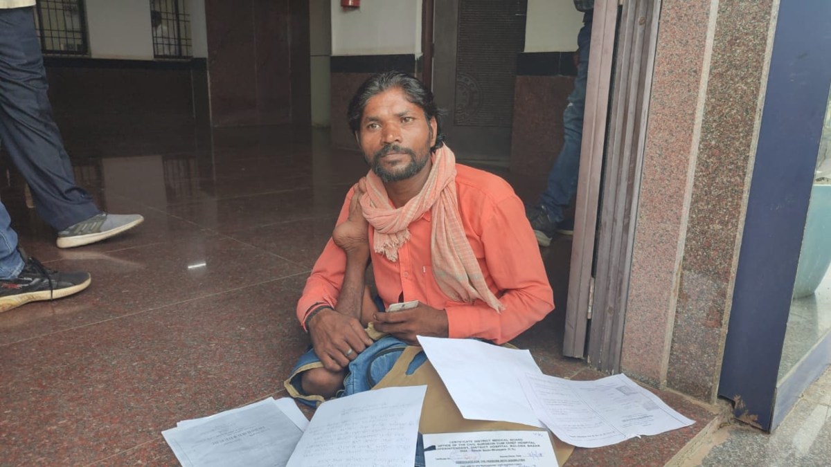 80% दिव्यांग, फिर भी शासन की योजनाओं का नहीं मिल रहा लाभ, 11 वर्षों से पीड़ित काट रहा दफ्तरों के चक्कर