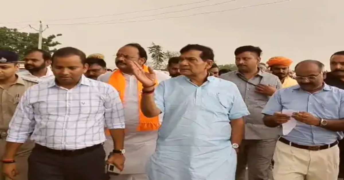 जनता की सुरक्षा से कोई समझौता नहीं होगा… मंत्री एके शर्मा ने बाढ़ प्रभावित क्षेत्रों का किया निरीक्षण, लोगों की सुनी समस्या, अधिकारियों को दिए ये निर्देश…