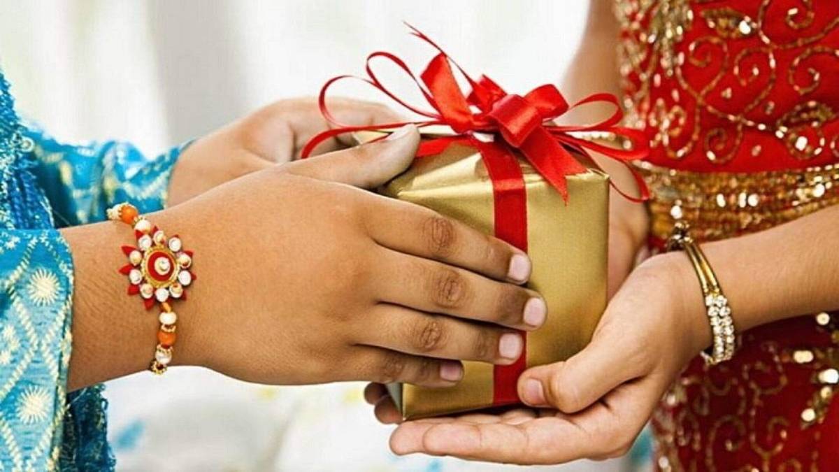 Amazing Gifts Ideas For Rakshabandhan 2025 : इस राखी अपनी बहनों को दें ये गिफ्ट, खुश हो जाएगी आपकी बहन …