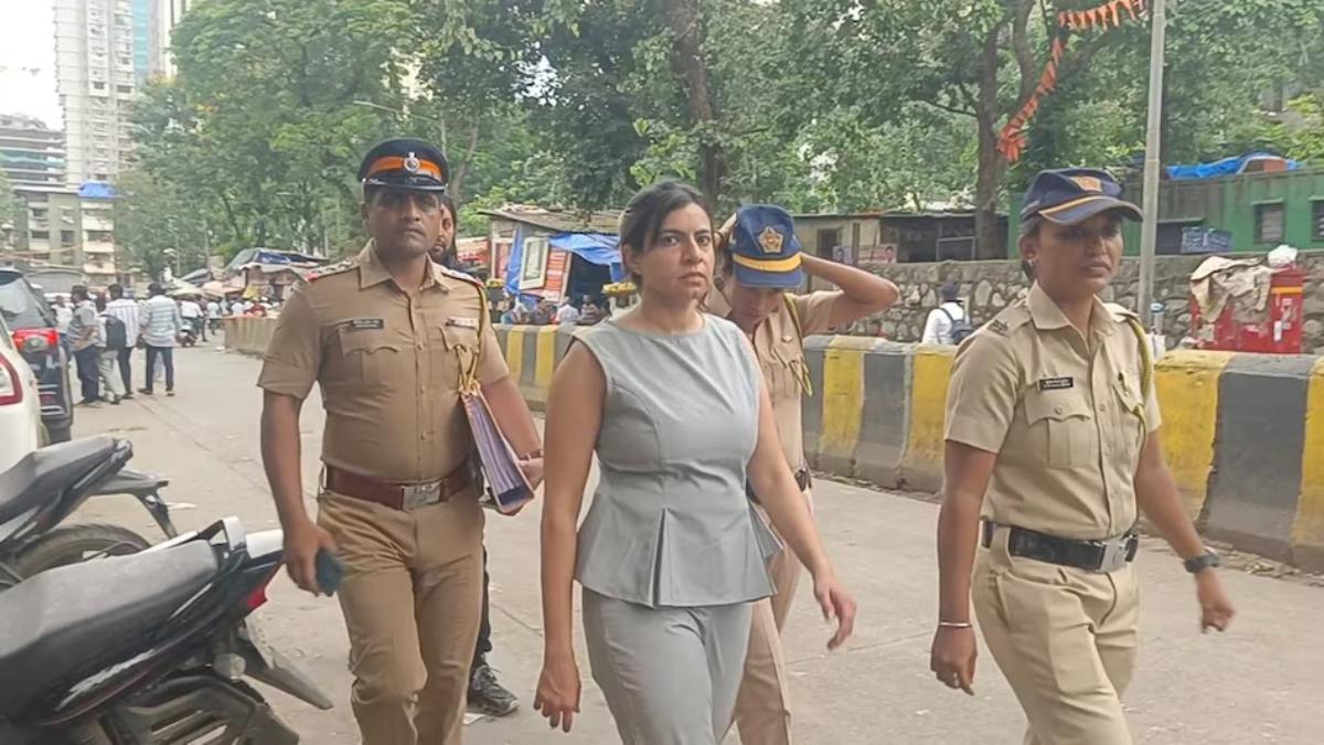 फिरौतीबाज महिला बैंक कर्मीः कलीग को रेप के झूठे मामले में भेजा जेल, मांगी 1 करोड़ की फिरौती, फिर इस तरह पुलिस के हत्थे चढ़ी
