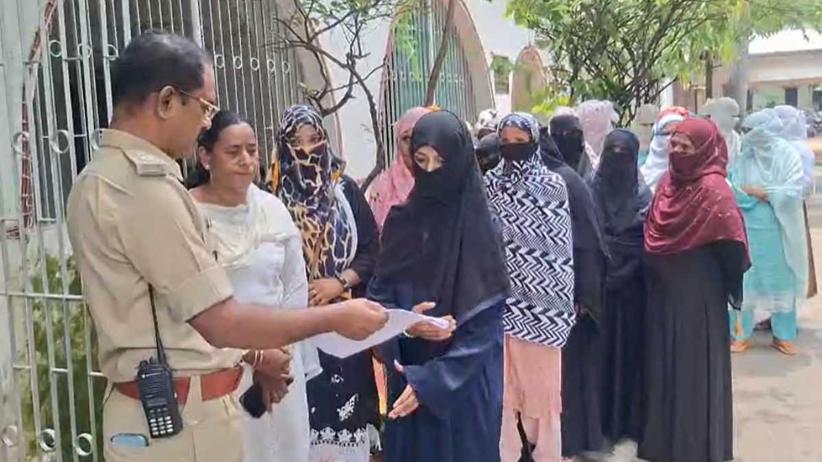 मुख्यमंत्री कन्या विवाह योजना में धोखाधड़ीः BJP मंडल अध्यक्ष और अल्पसंख्यक नेता पर राशि हड़पने के आरोप, मुस्लिम महिलाएं पहुंची SP ऑफिस, जांच के आदेश