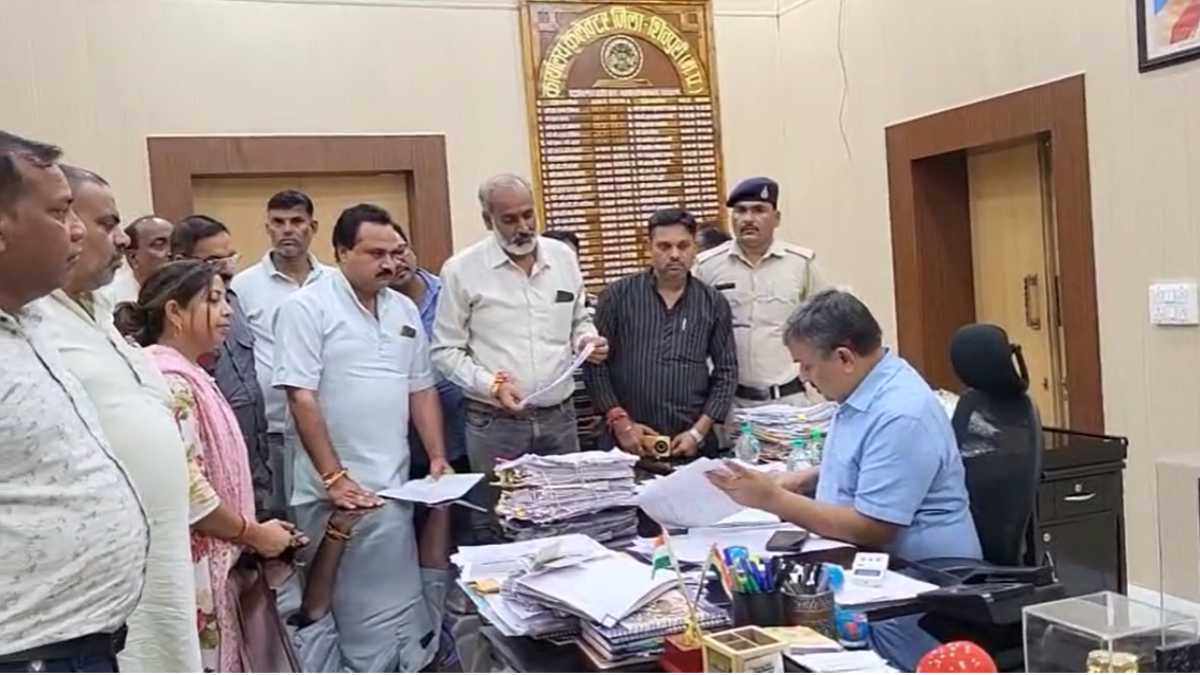नगर पालिका में सियासी बवालः अध्यक्ष को हटाने पार्षदों ने खोला मोर्चा, अविश्वास प्रस्ताव लाने कलेक्टर को दिया आवेदन